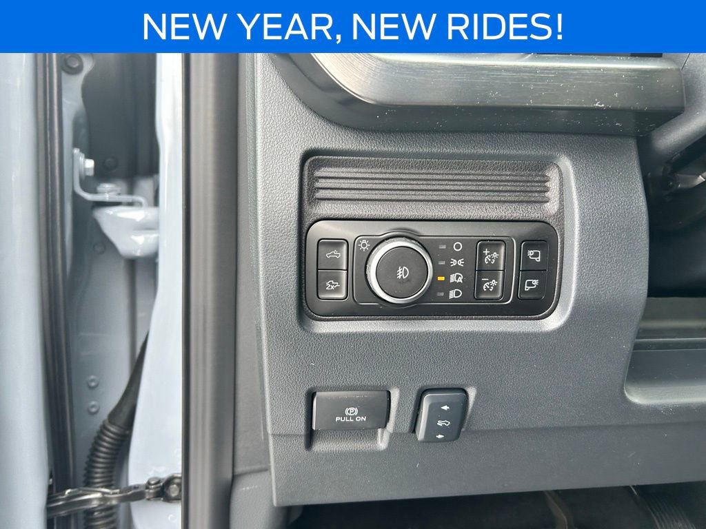 New 2026 Ford F350 Lariat w/ Black Appearance Package image 17