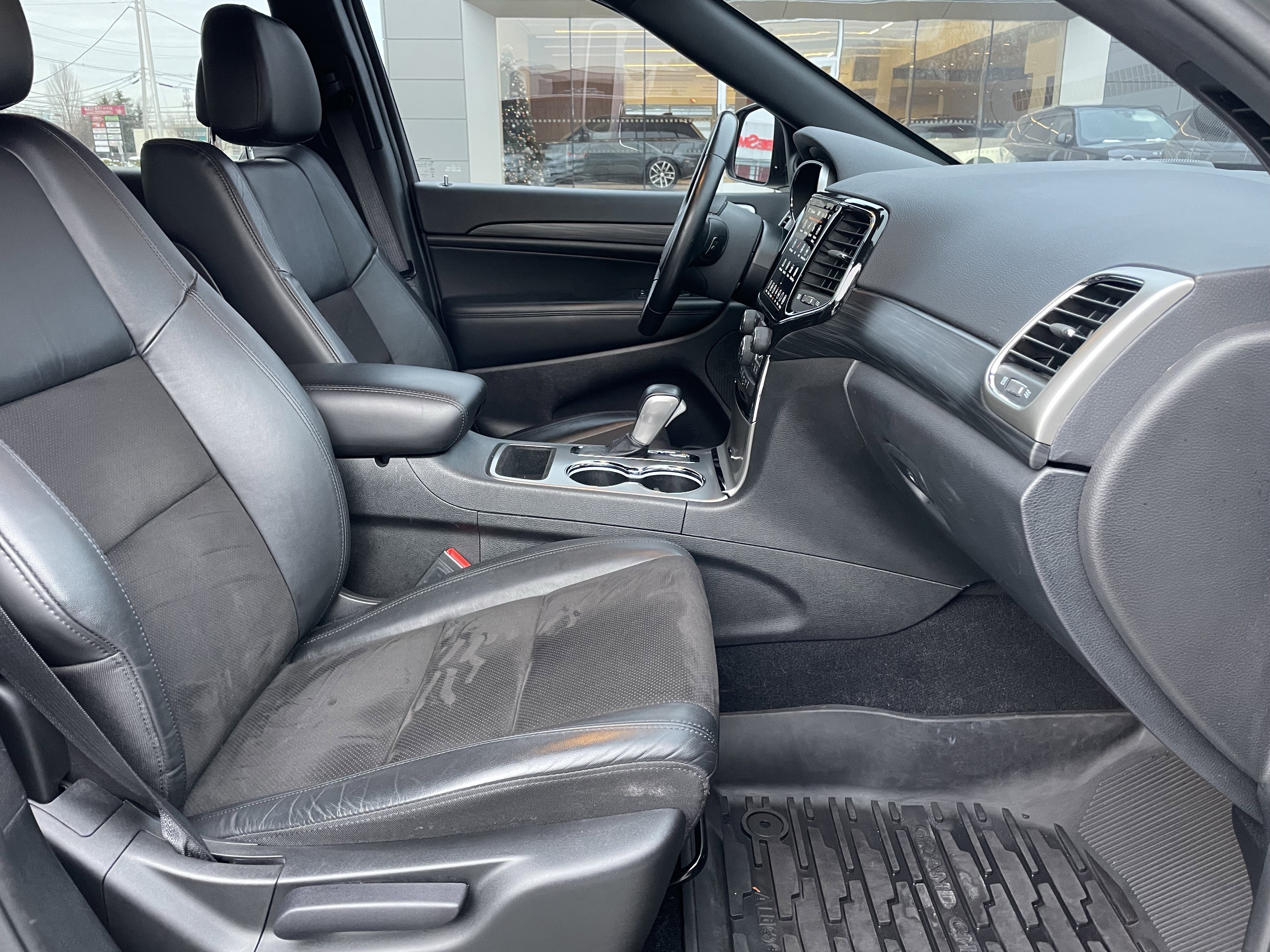 Used 2021 Jeep Grand Cherokee Laredo X image 15