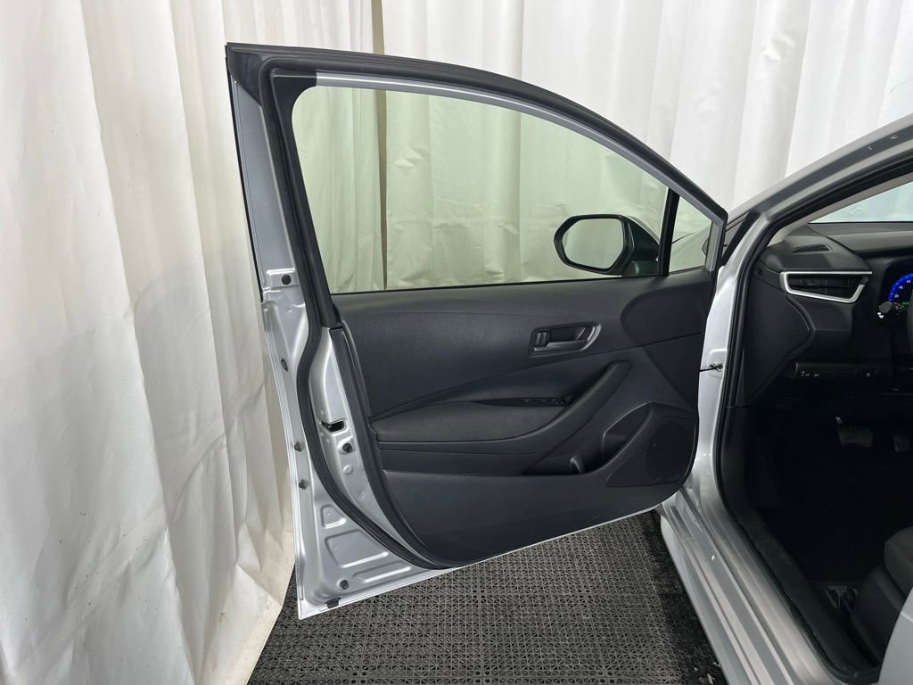 Used 2022 Toyota Corolla LE image 18