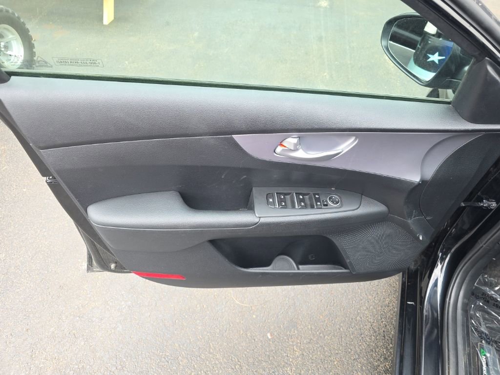 Used 2024 Kia Forte LXS image 13