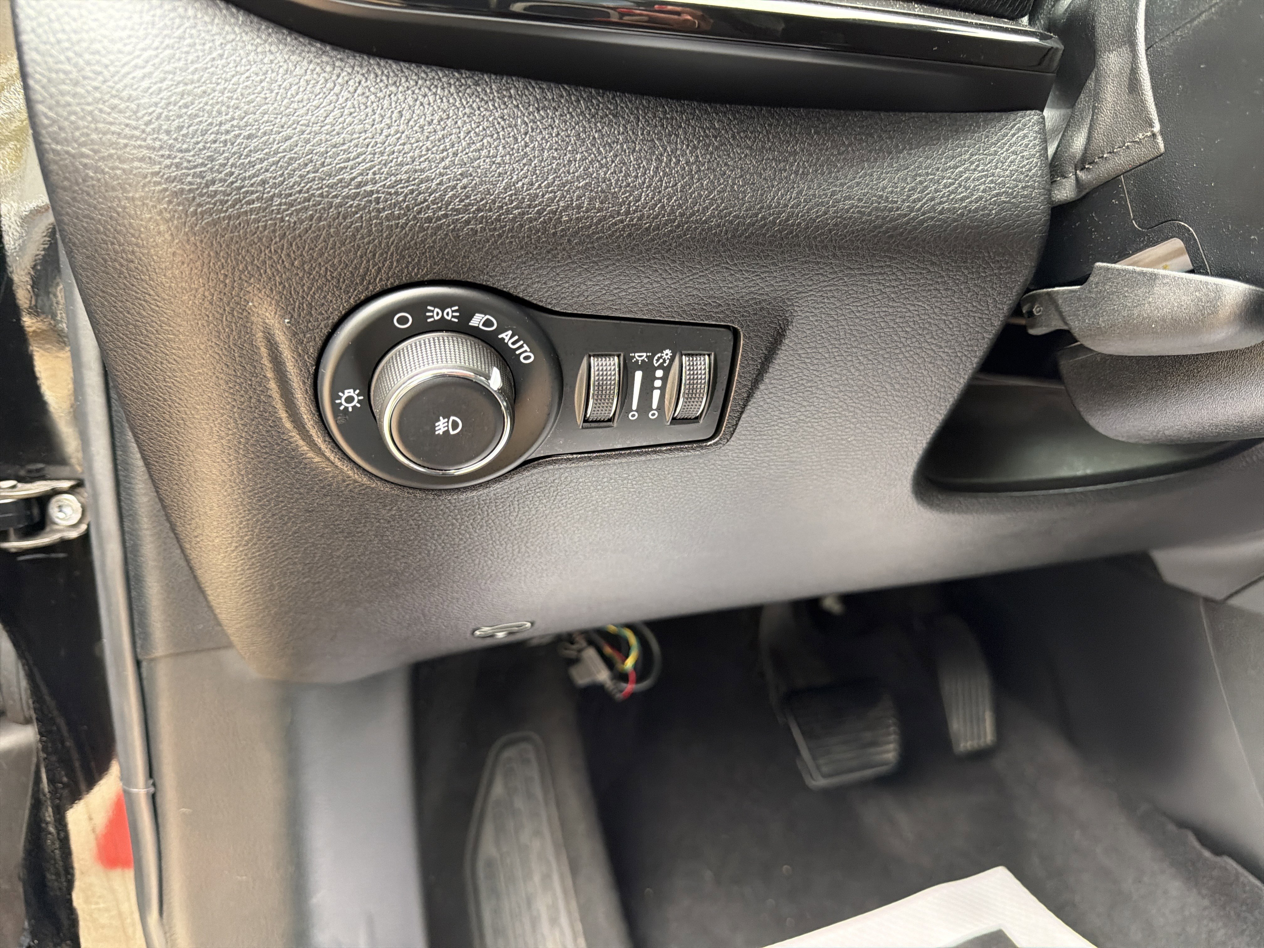 Used 2025 Jeep Compass Latitude w/ Altitude Special Edition image 13