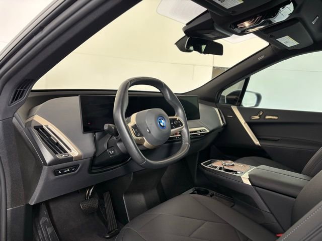 Used 2023 BMW iX xDrive50 w/ Premium Package image 9
