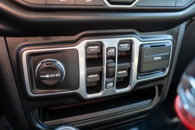 Used 2018 Jeep Wrangler Unlimited Sahara w/ LED Lighting Group image 27