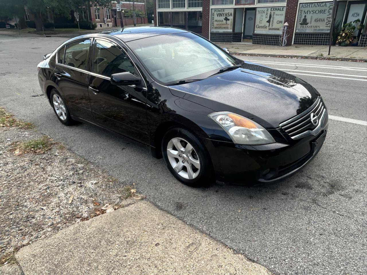 Used 2009 Nissan Altima 2.5 SL w/ Technology Pkg FWD image 4