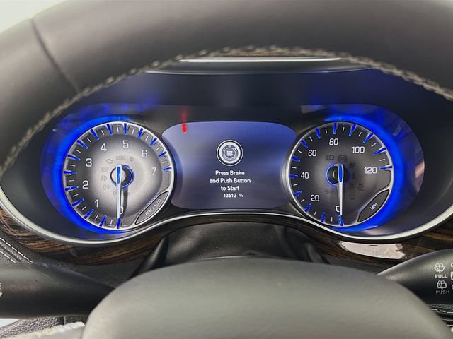 Used 2024 Chrysler Pacifica Limited FWD image 12
