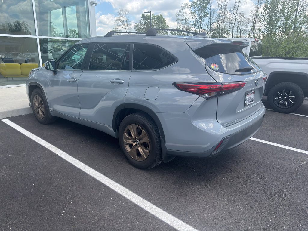 Used 2023 Toyota Highlander Bronze Edition AWD/4WD image 4