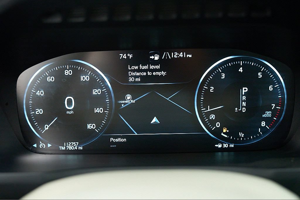Used 2016 Volvo XC90 T6 Momentum w/ Momentum Plus Package AWD/4WD image 31