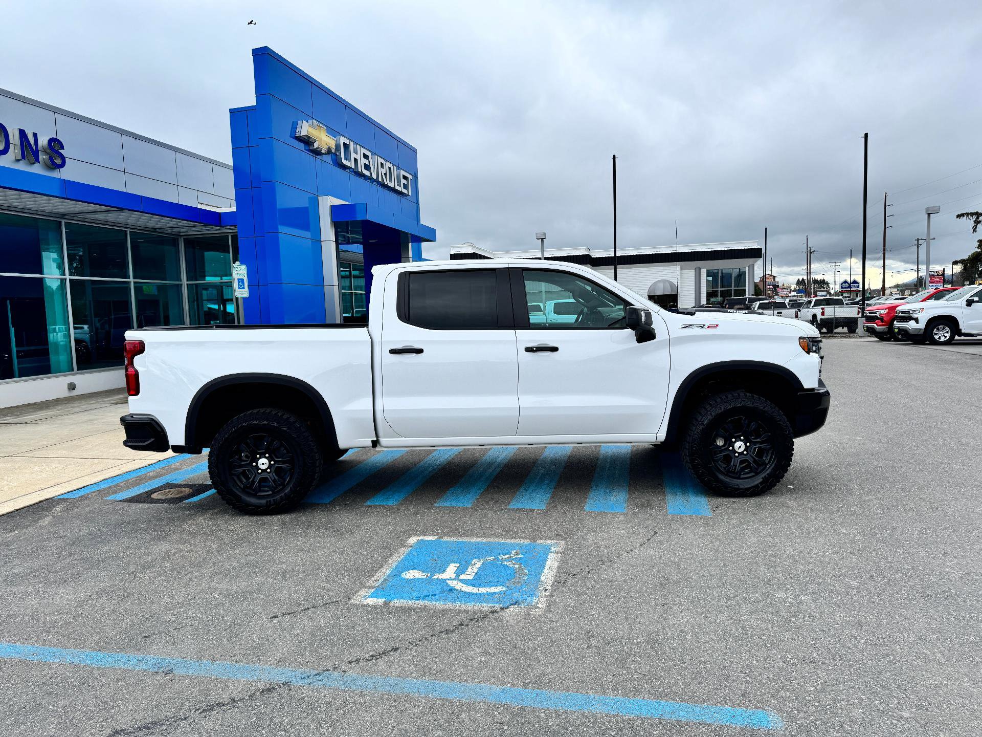 Used 2024 Chevrolet Silverado 1500 ZR2 w/ Technology Package image 8