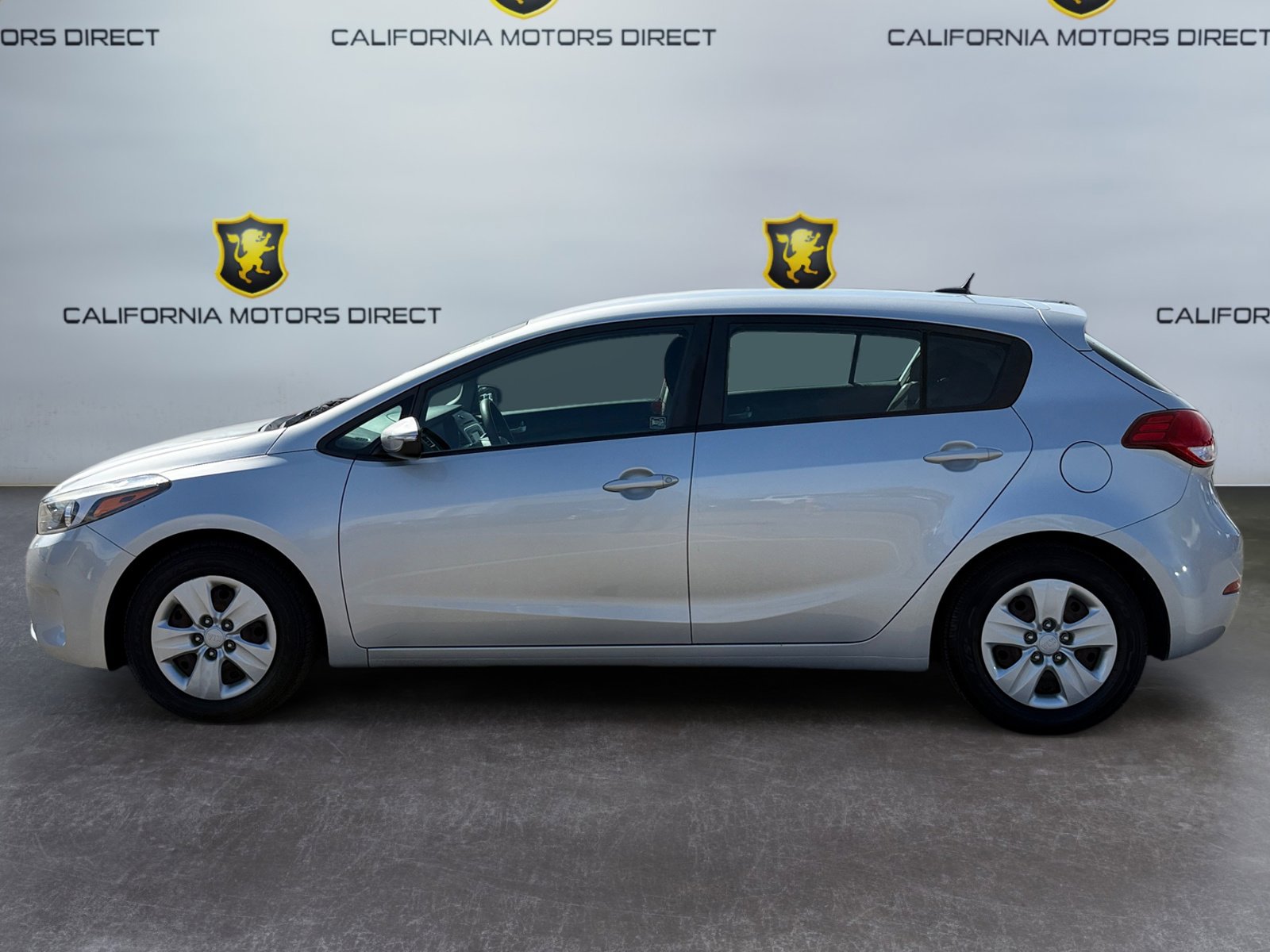 Used 2017 Kia Forte LX FWD image 2