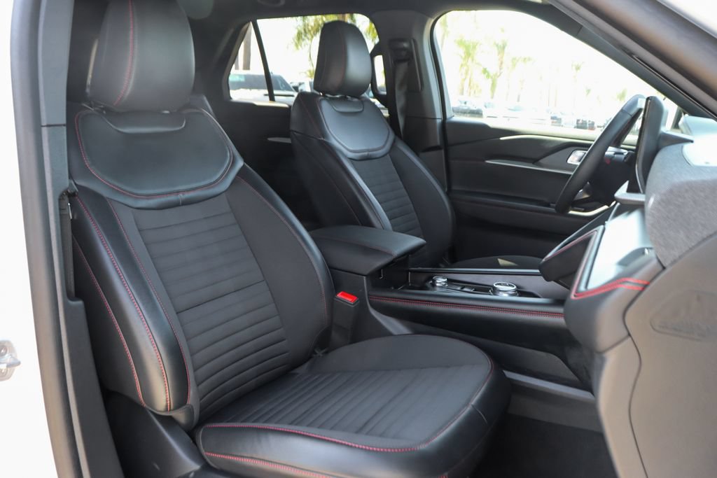 Used 2026 Ford Explorer ST-Line w/ ST-Line Street Pack AWD/4WD image 45