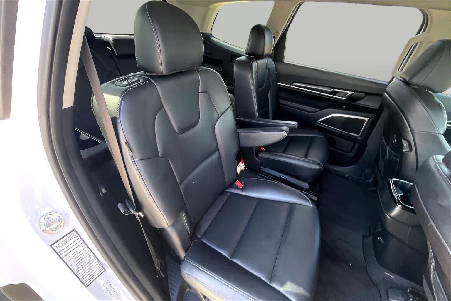 Used 2025 Kia Telluride S FWD image 18
