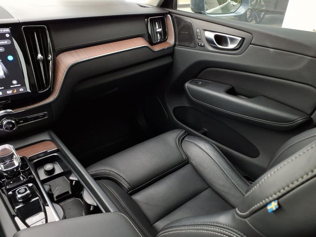 Certified 2023 Volvo XC60 T8 Ultimate w/ Climate Package AWD/4WD image 22