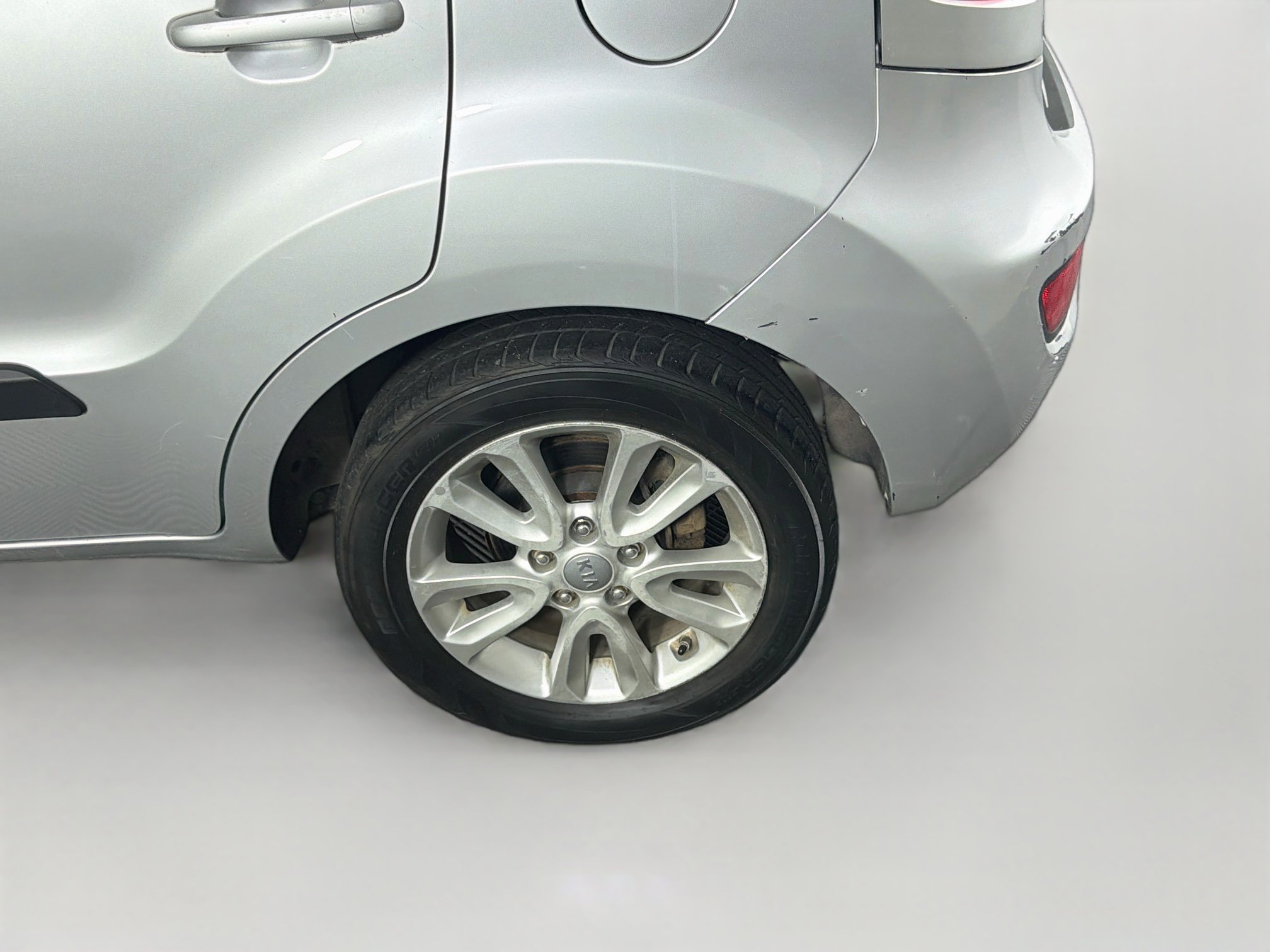 Used 2012 Kia Soul + FWD image 11