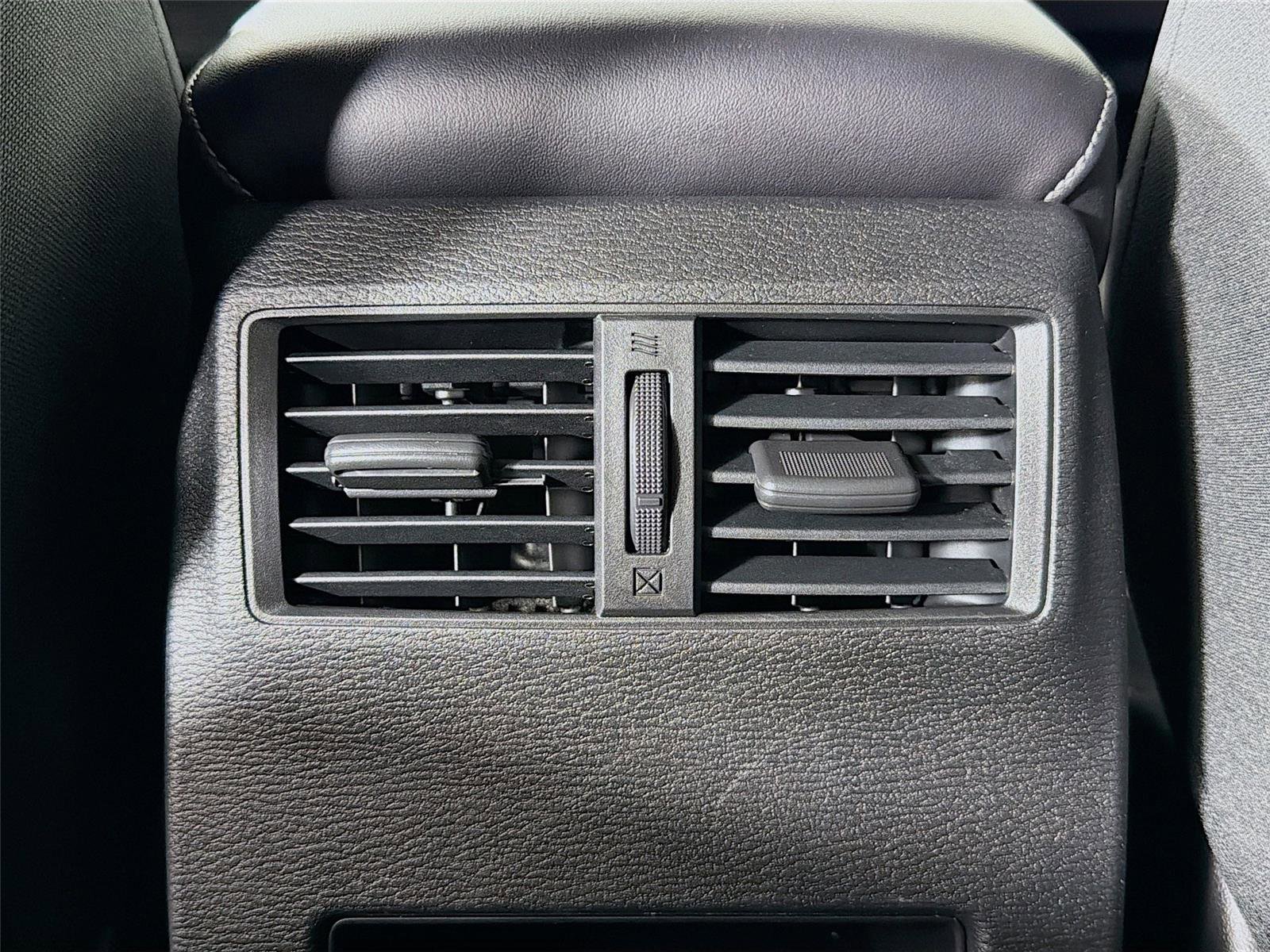 Used 2025 Mitsubishi Outlander ES AWD/4WD image 23