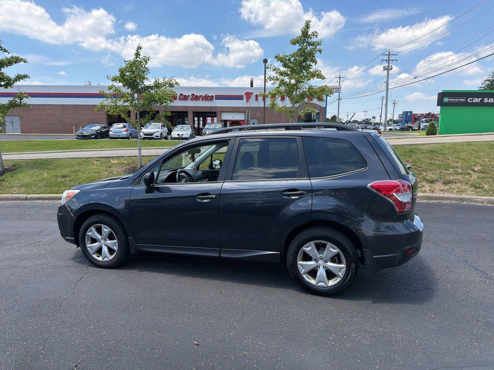 Used 2015 Subaru Forester 2.5i Premium w/ All-Weather Package AWD/4WD image 9
