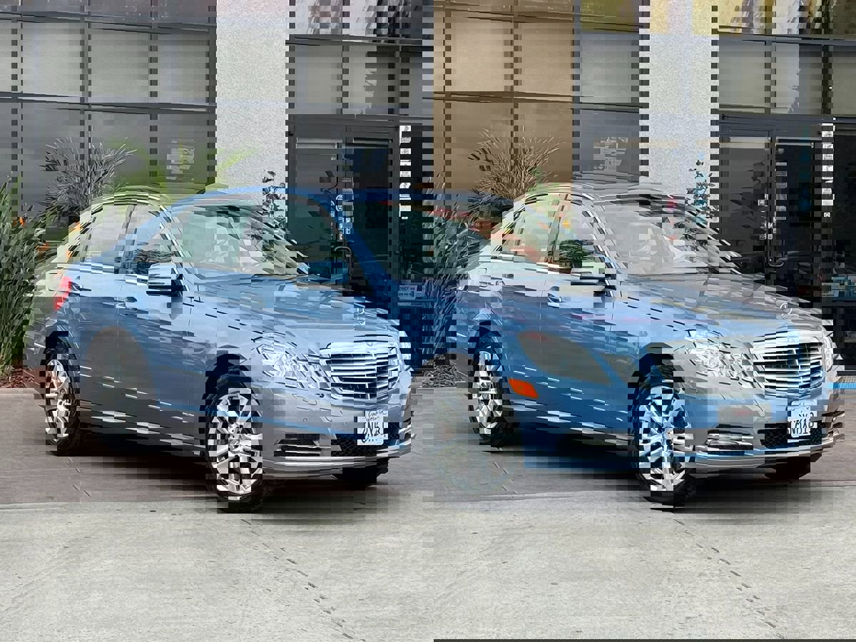 Used 2011 Mercedes-Benz E 550 Sedan image 3