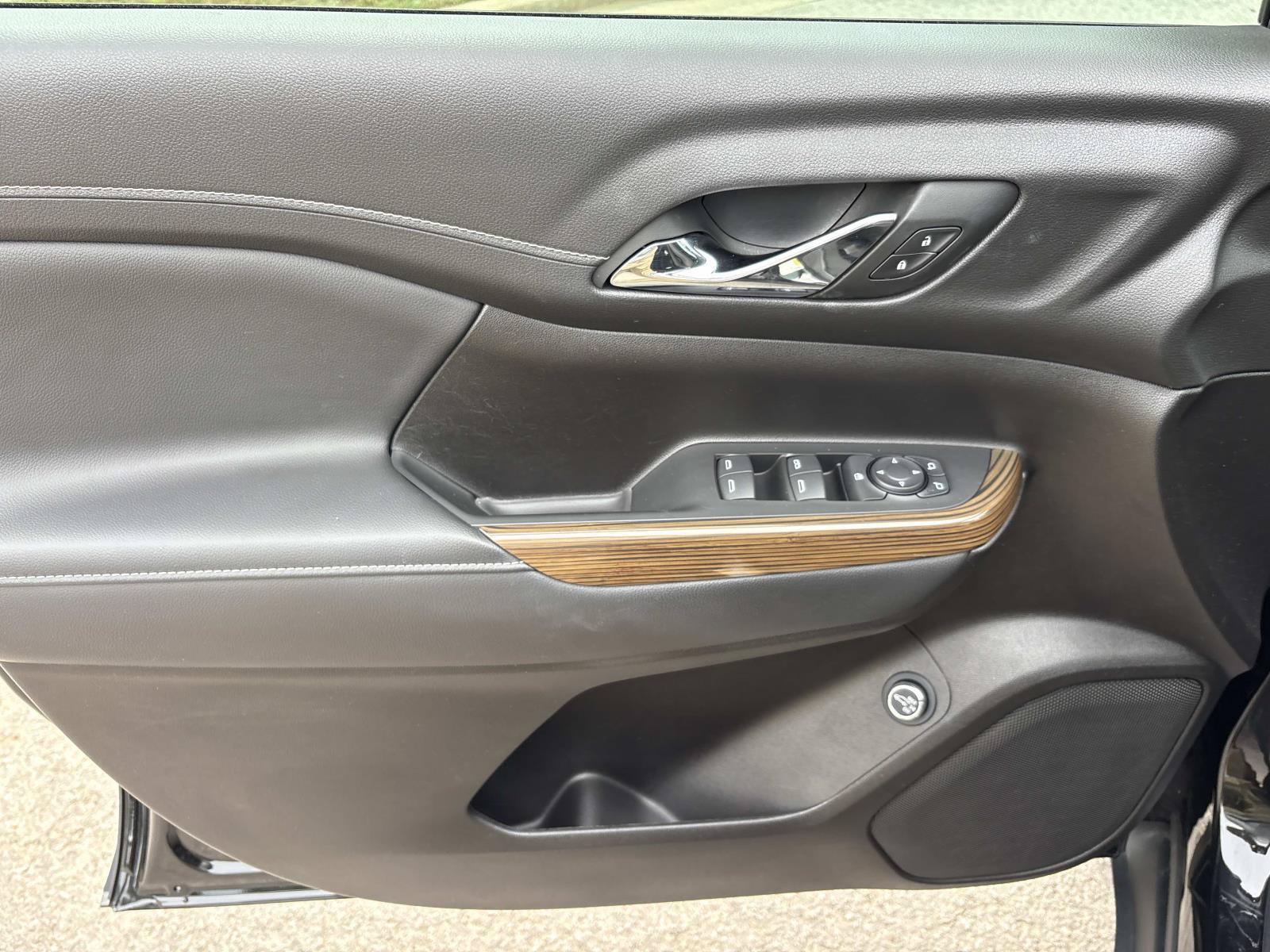 Used 2023 GMC Acadia SLE w/ Driver Convenience Package FWD image 13