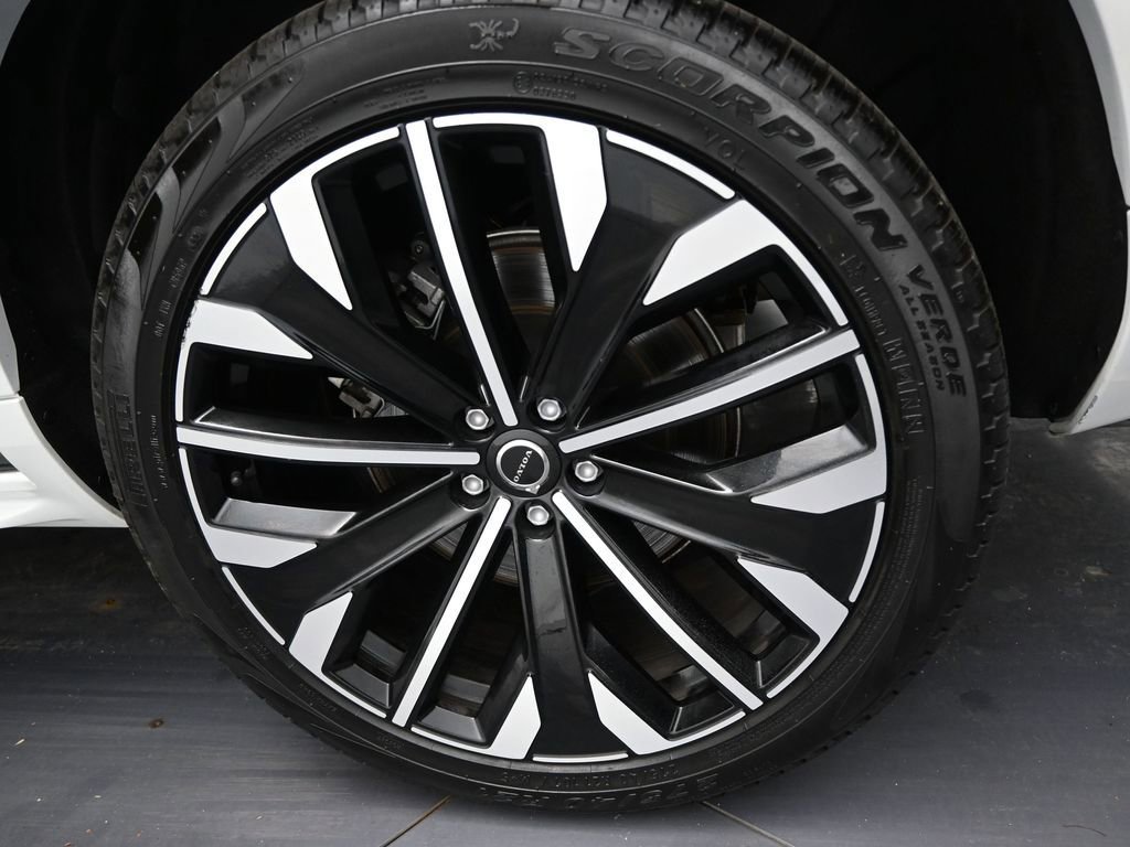 Used 2025 Volvo XC90 B5 Plus image 43