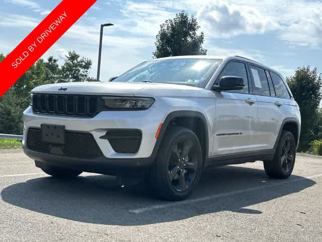 Used 2023 Jeep Grand Cherokee Altitude AWD/4WD image 27