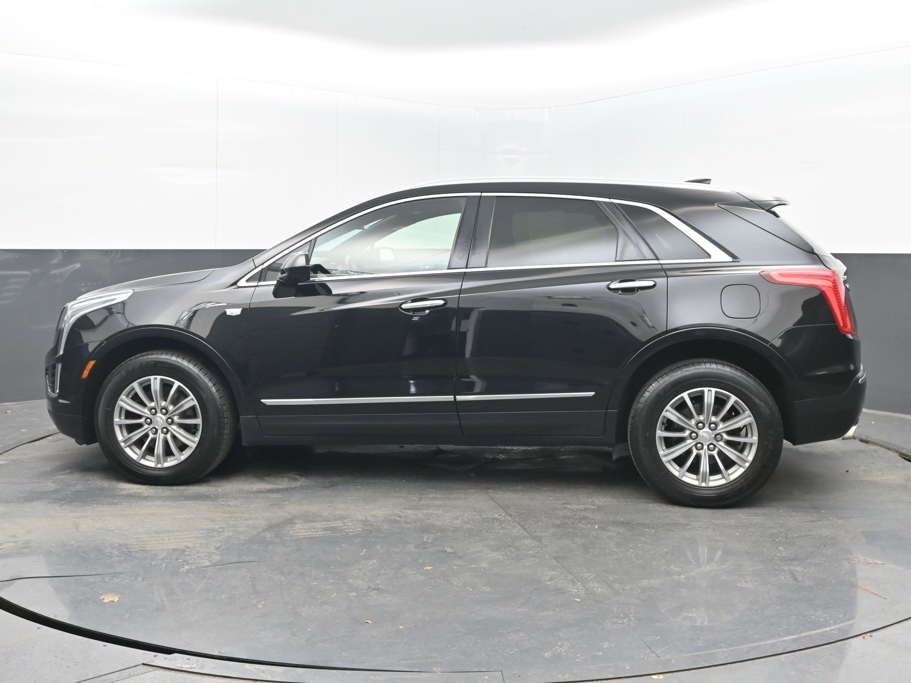 Used 2018 Cadillac XT5 Luxury w/ Driver Awareness Package image 5