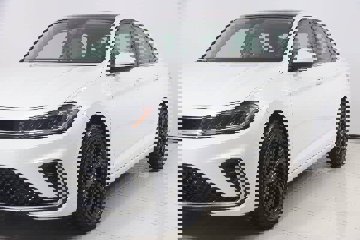 Used 2025 Volkswagen Jetta SE image 48