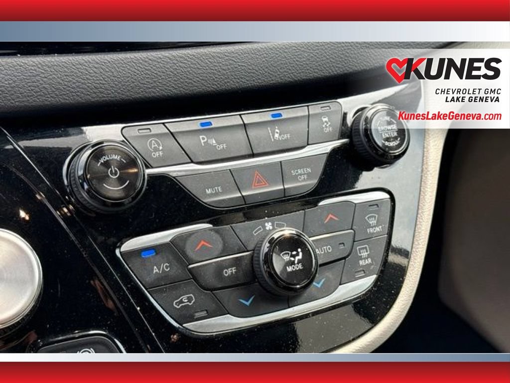 Used 2024 Chrysler Pacifica Touring-L FWD image 19