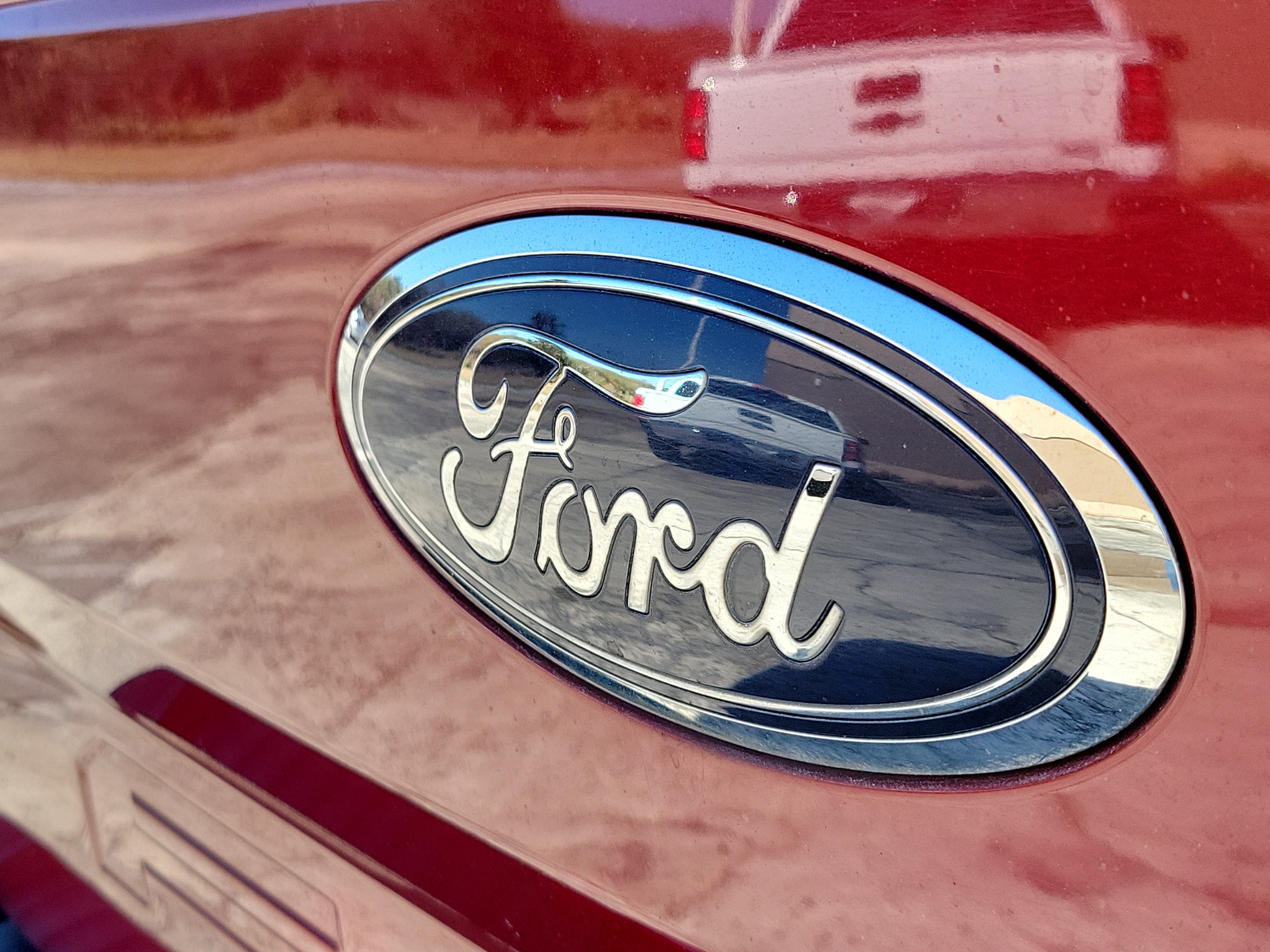 Used 2018 Ford F150 XLT w/ Equipment Group 302A Luxury AWD/4WD image 8