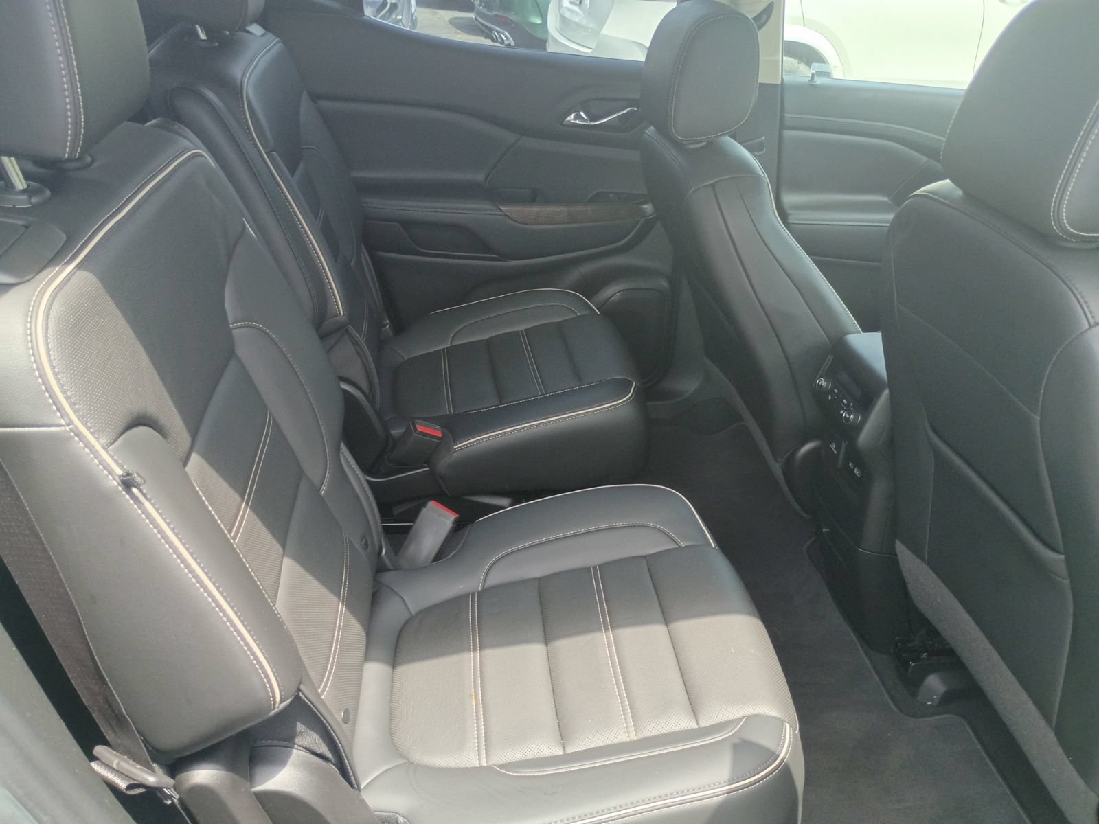 Used 2023 GMC Acadia Denali w/ Denali Ultimate Package FWD image 6