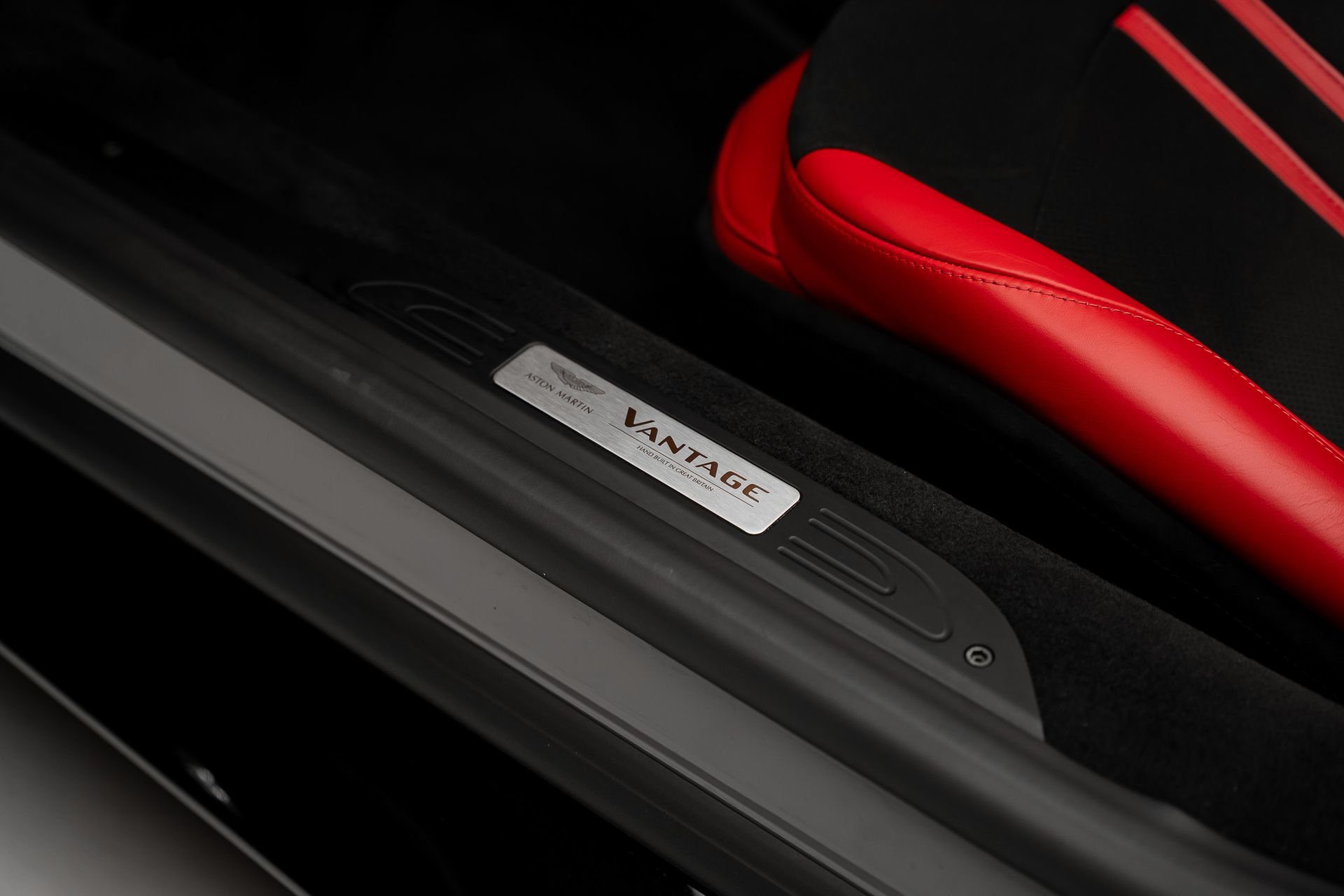 Used 2023 Aston Martin V8 Vantage Roadster RWD image 57