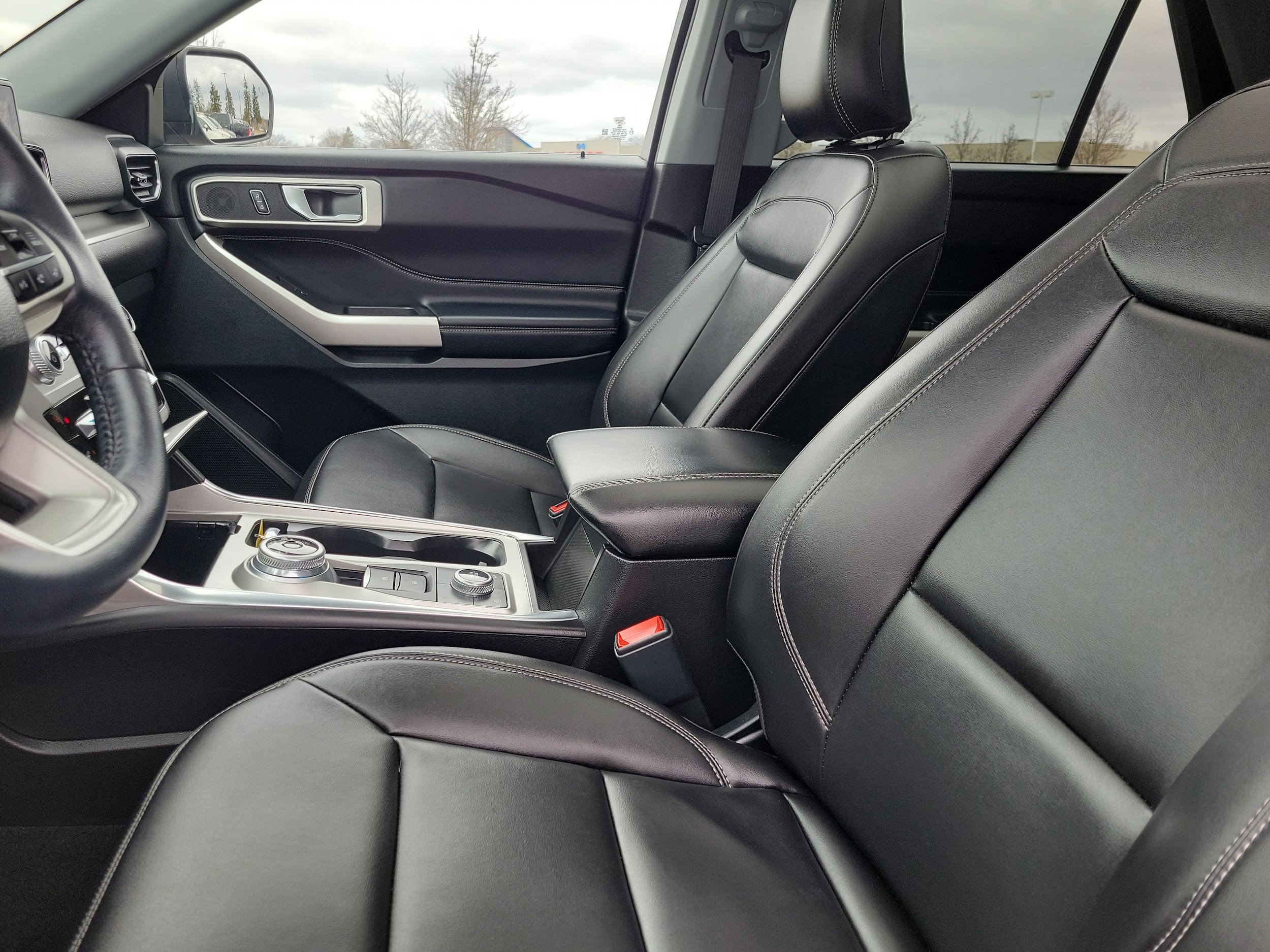 Used 2023 Ford Explorer XLT w/ Equipment Group 202A AWD/4WD image 21