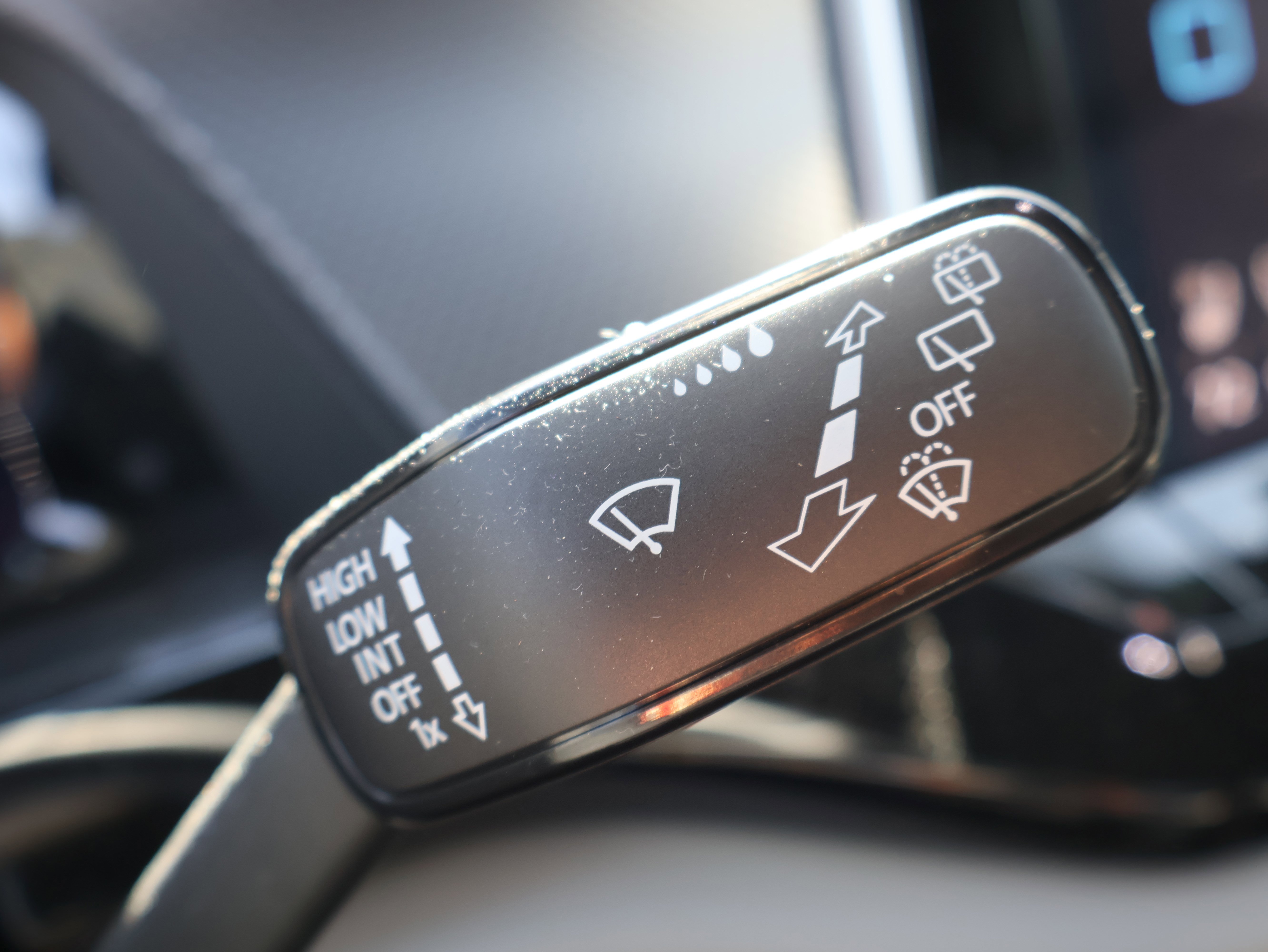 Used 2025 Volkswagen Atlas Cross Sport SEL R-Line AWD/4WD image 42