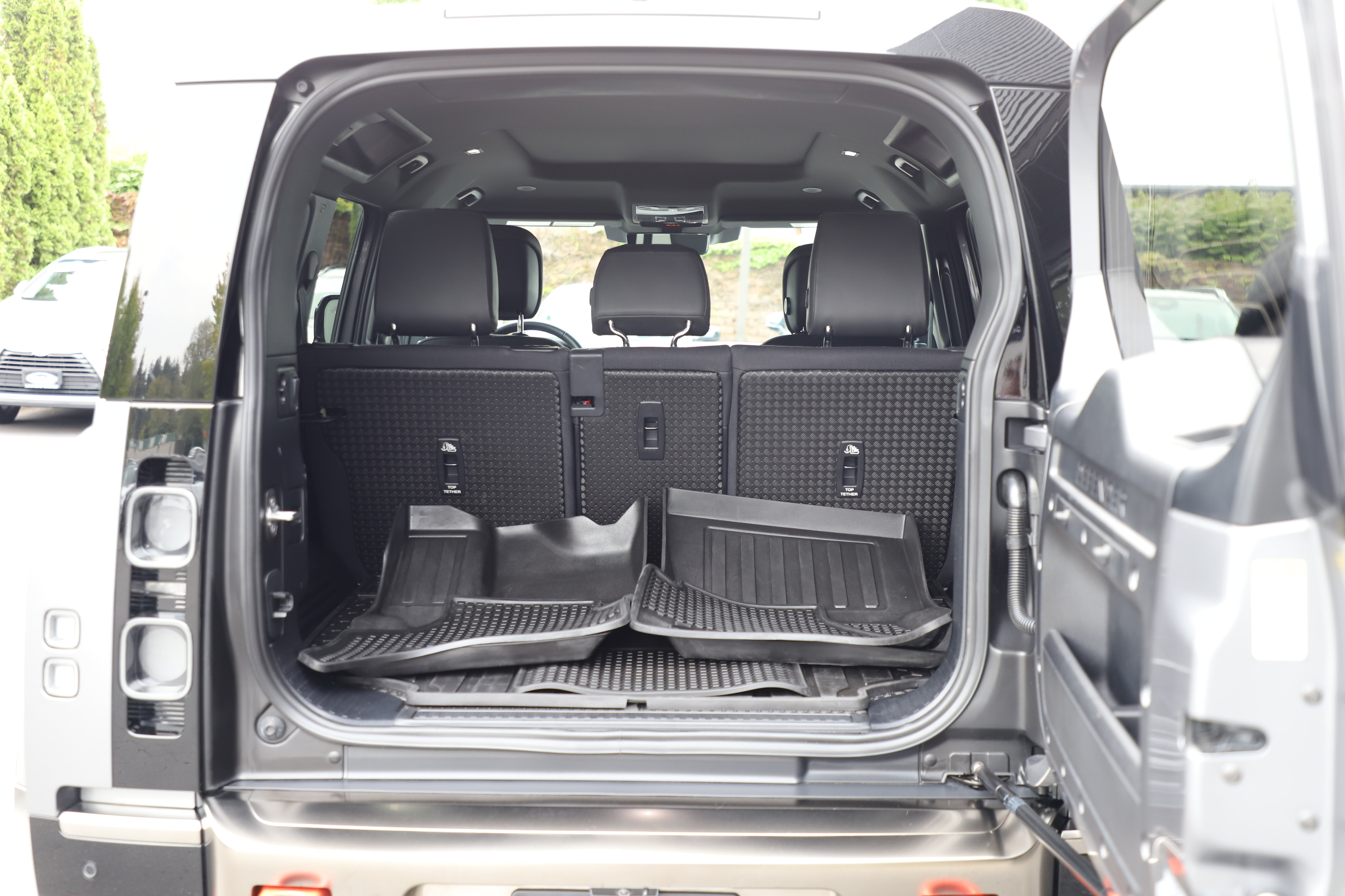 Certified 2024 Land Rover Defender 110 X AWD/4WD image 16