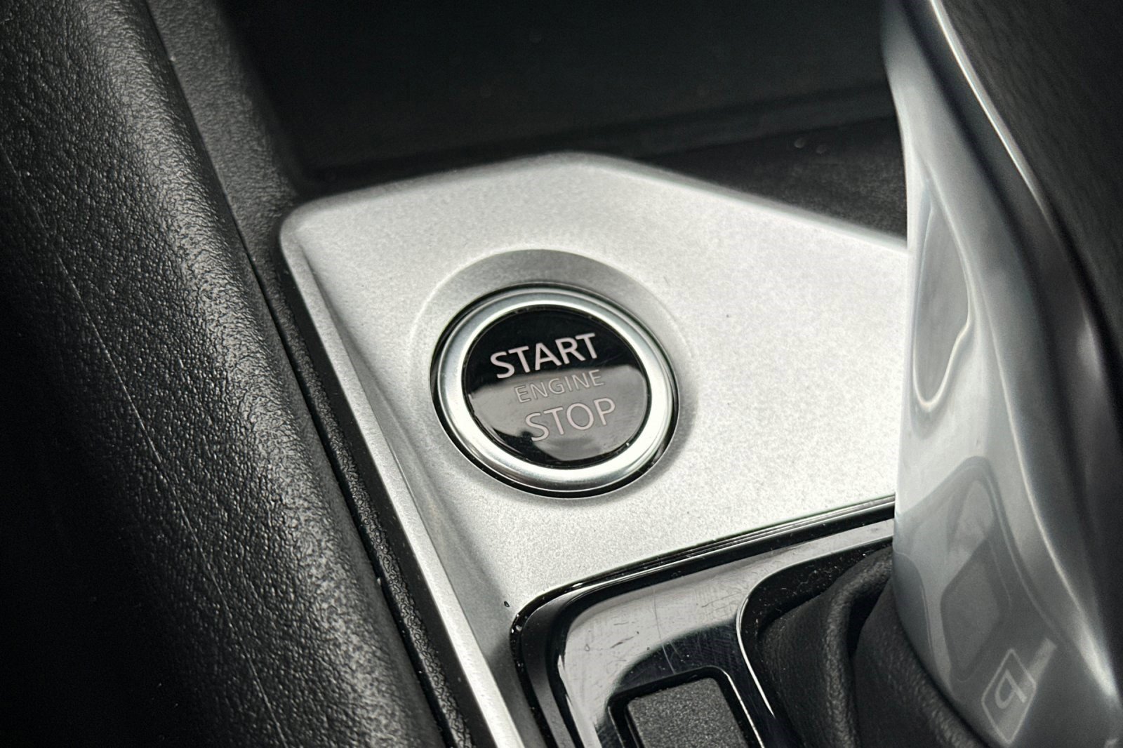 Used 2025 Nissan Altima 2.5 SV image 32