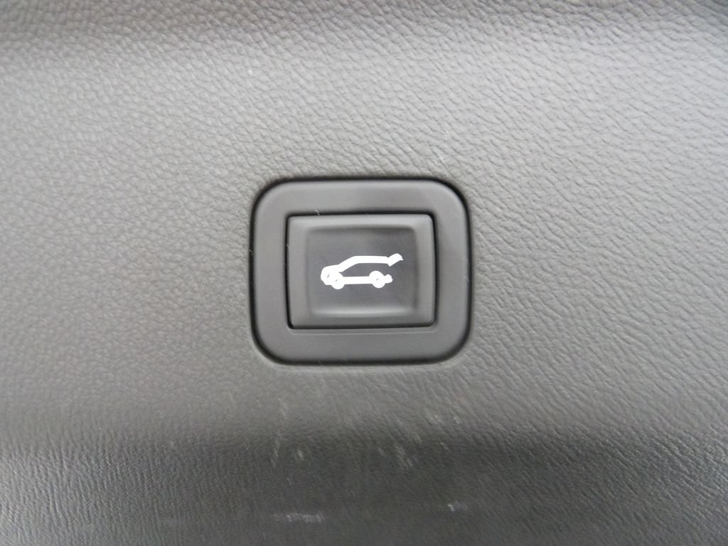 Used 2025 GMC Yukon XL AT4 AWD/4WD image 38