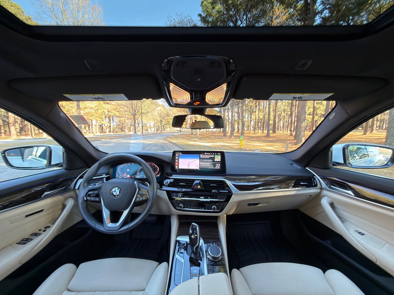 Used 2023 BMW 530i w/ Convenience Package image 2