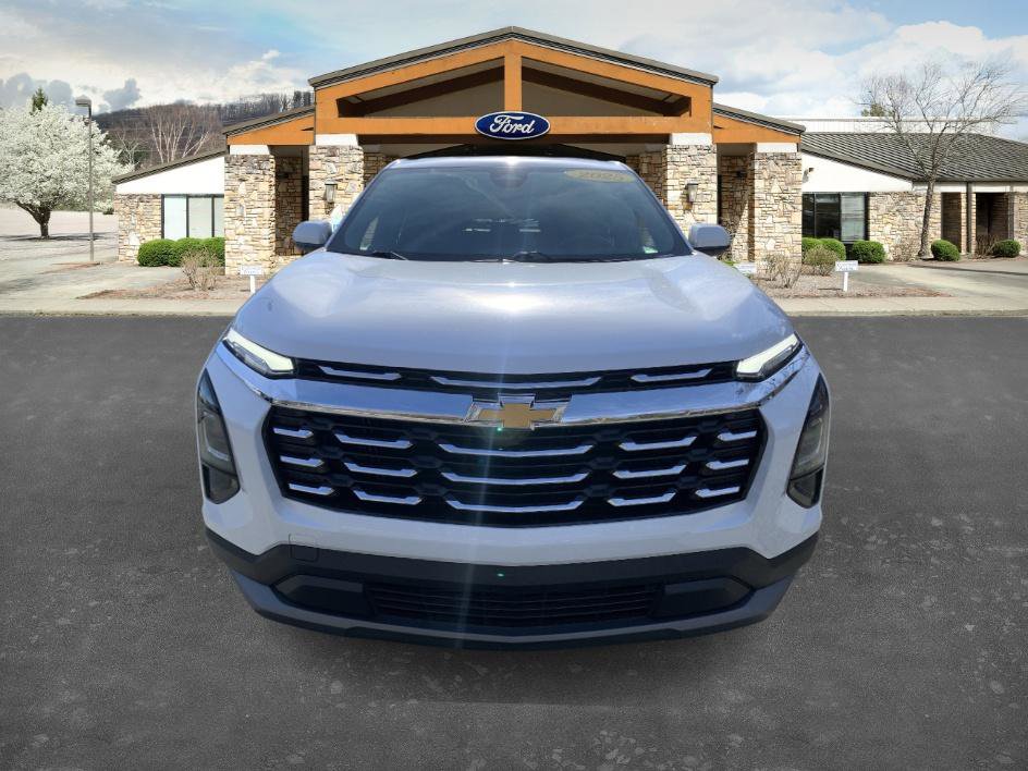 Used 2025 Chevrolet Equinox LT image 2