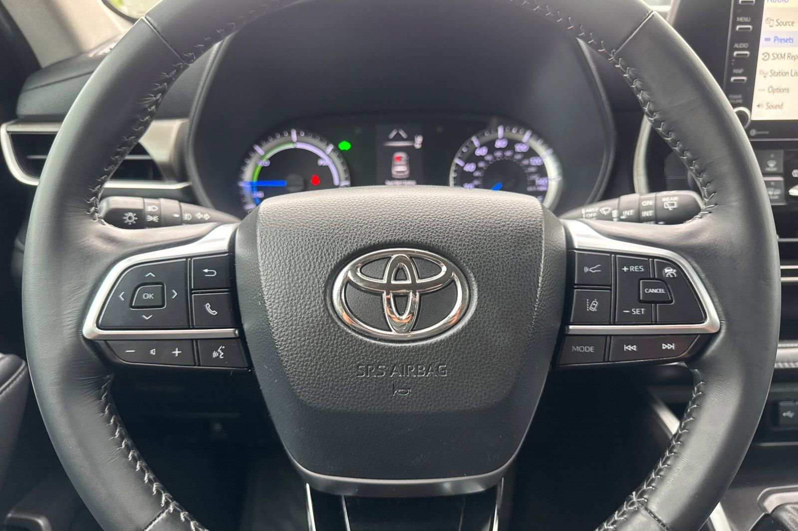 Used 2021 Toyota Highlander LE AWD/4WD image 37