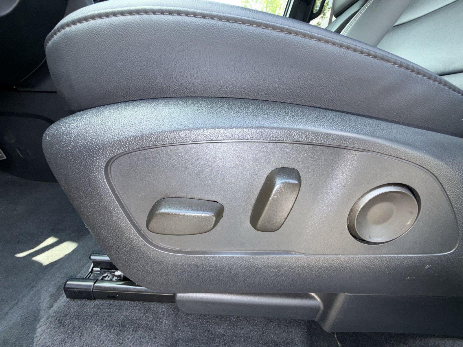 Used 2024 GMC Acadia Elevation FWD image 14