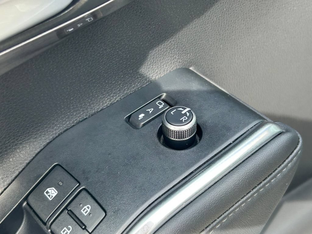 Certified 2025 Toyota Highlander Platinum AWD/4WD image 29