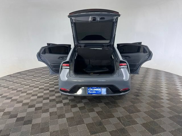 Used 2025 Toyota Prius XLE FWD image 18