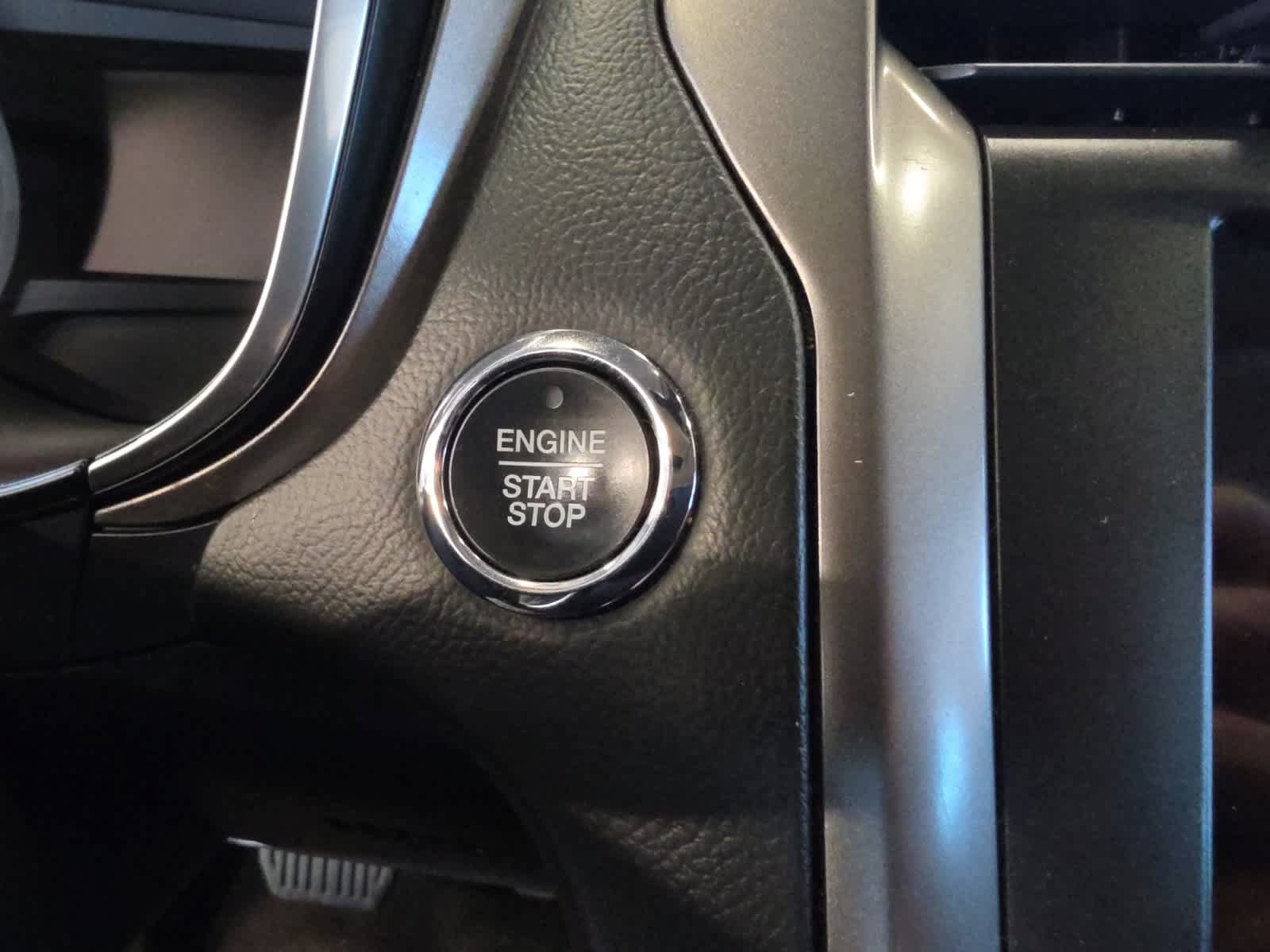 Used 2020 Ford Fusion SE FWD image 24
