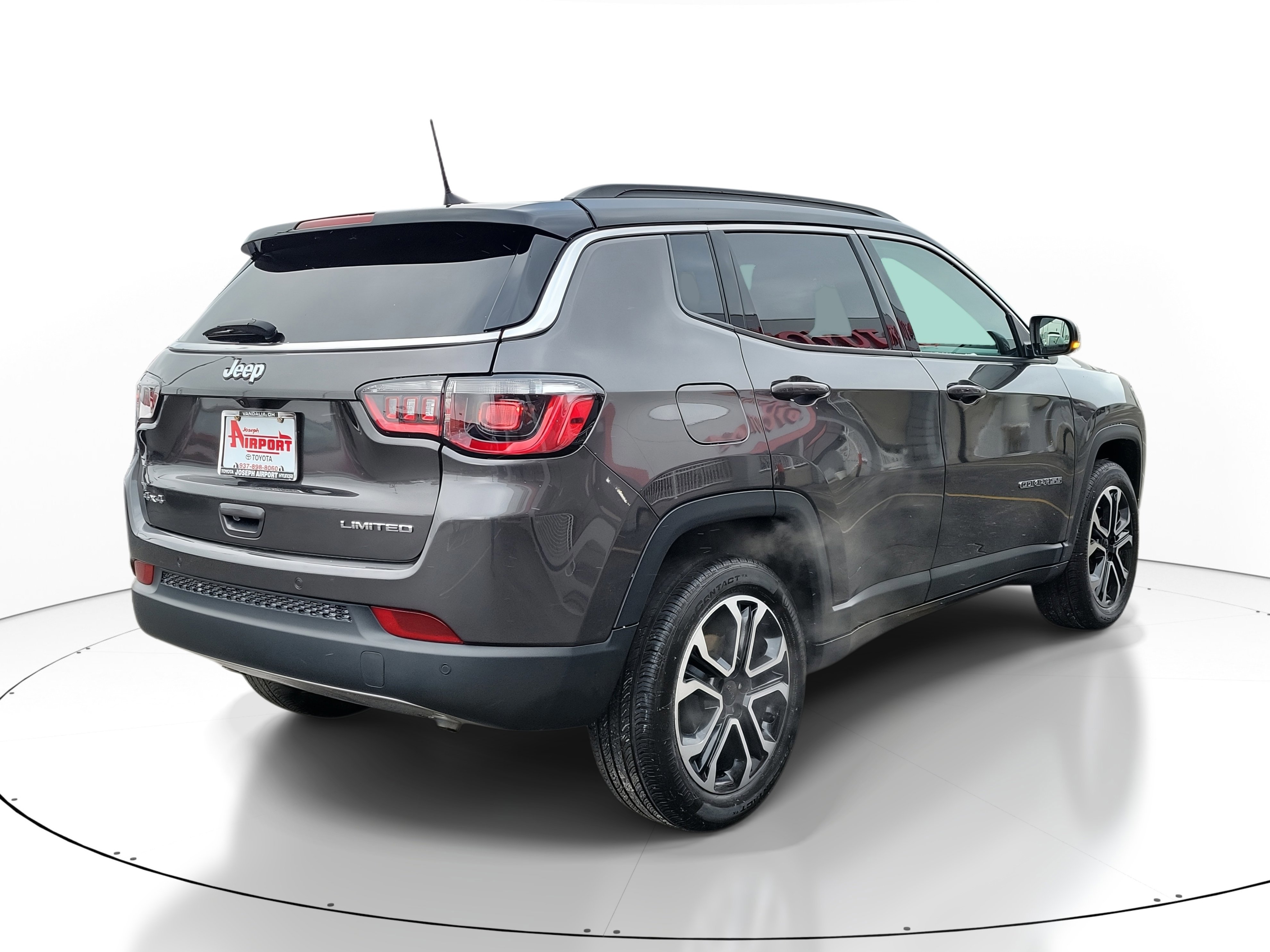 Used 2024 Jeep Compass Limited image 4