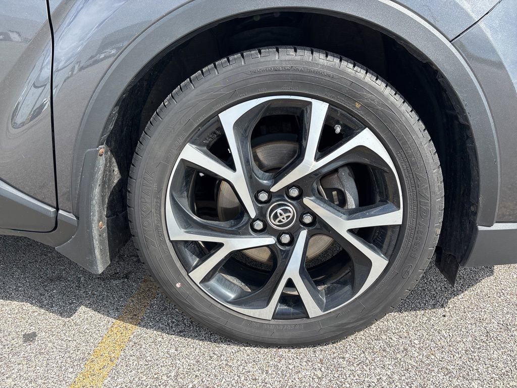 Used 2018 Toyota C-HR XLE image 13