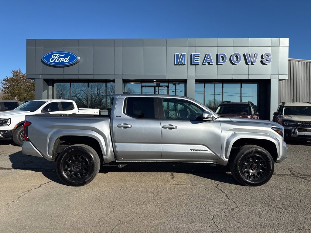 Used 2025 Toyota Tacoma SR5 image 7