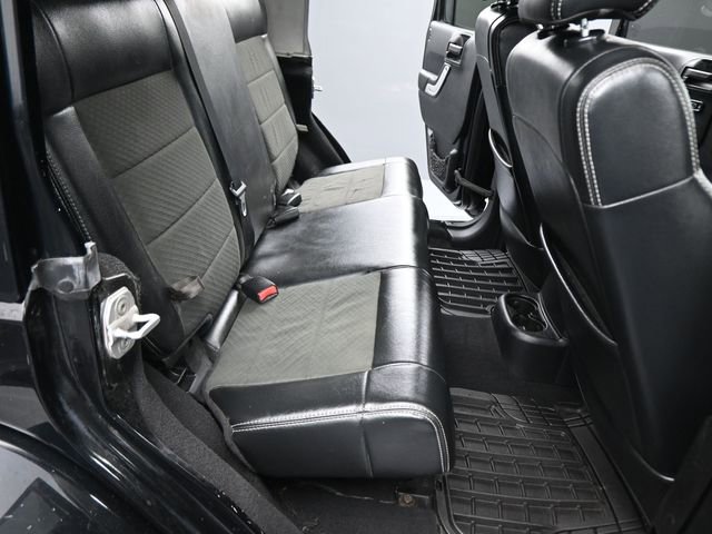 Used 2012 Jeep Wrangler Unlimited Rubicon image 36