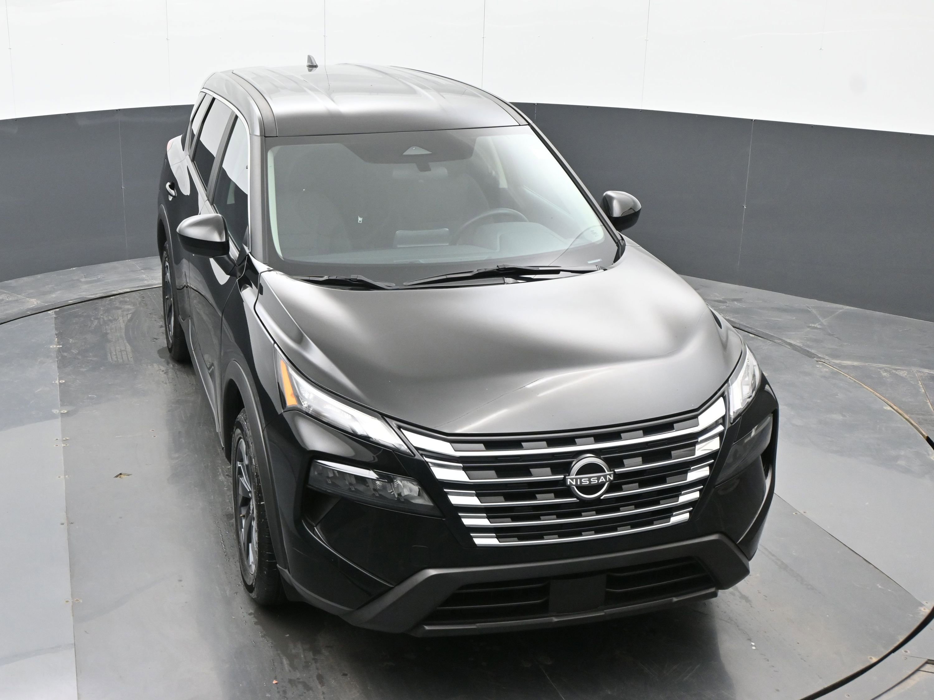 Used 2024 Nissan Rogue SV image 29