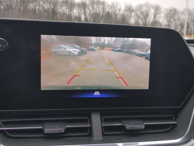 Used 2025 Chevrolet Trax LT FWD image 13