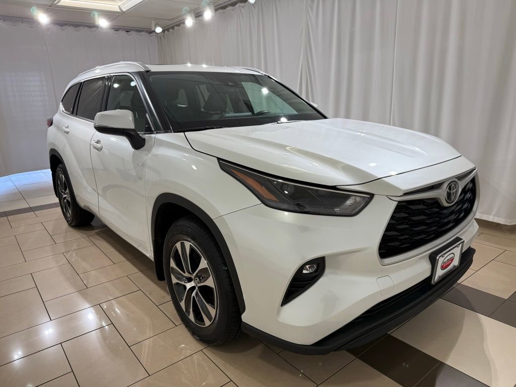 Used 2022 Toyota Highlander XLE image 7