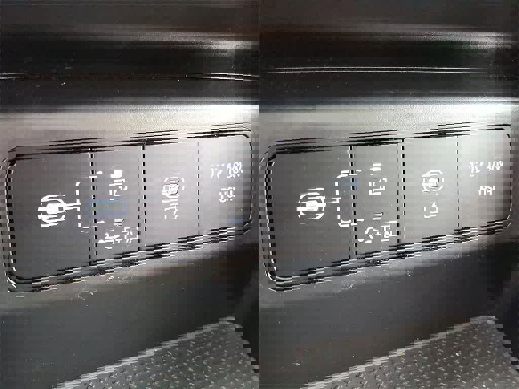 Certified 2025 Hyundai Tucson SE image 26