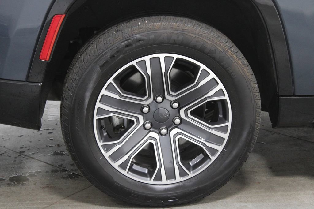 Used 2024 Jeep Wagoneer Series II image 13